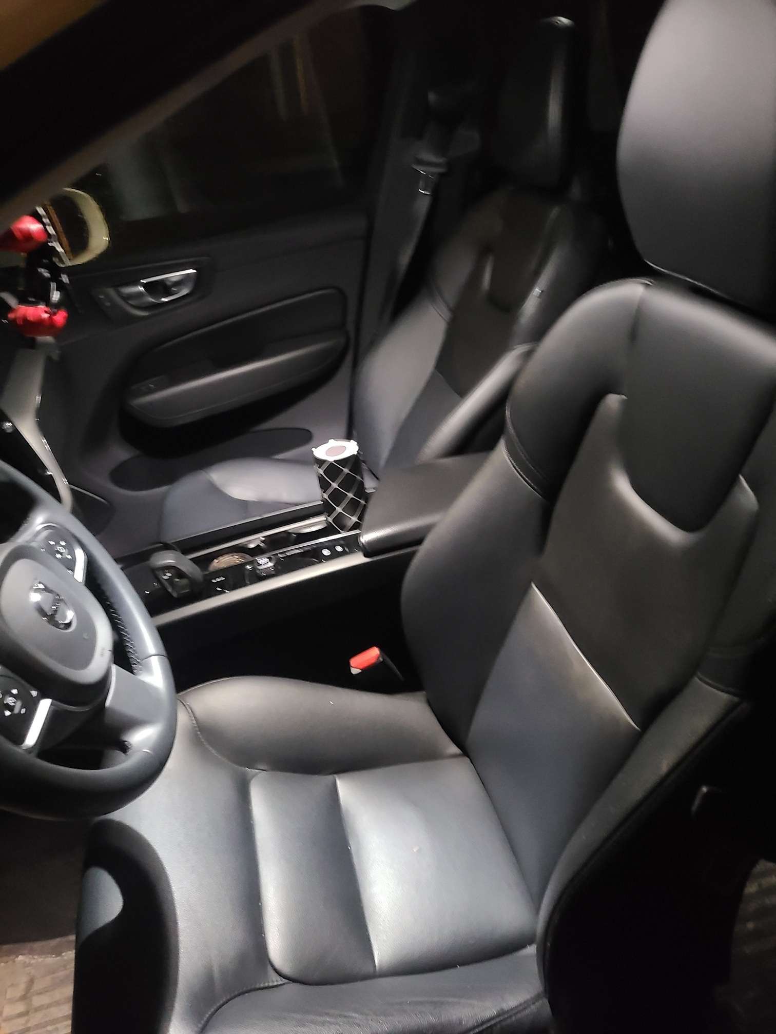 2023 Volvo XC60 T8 Core Bright thumb 10