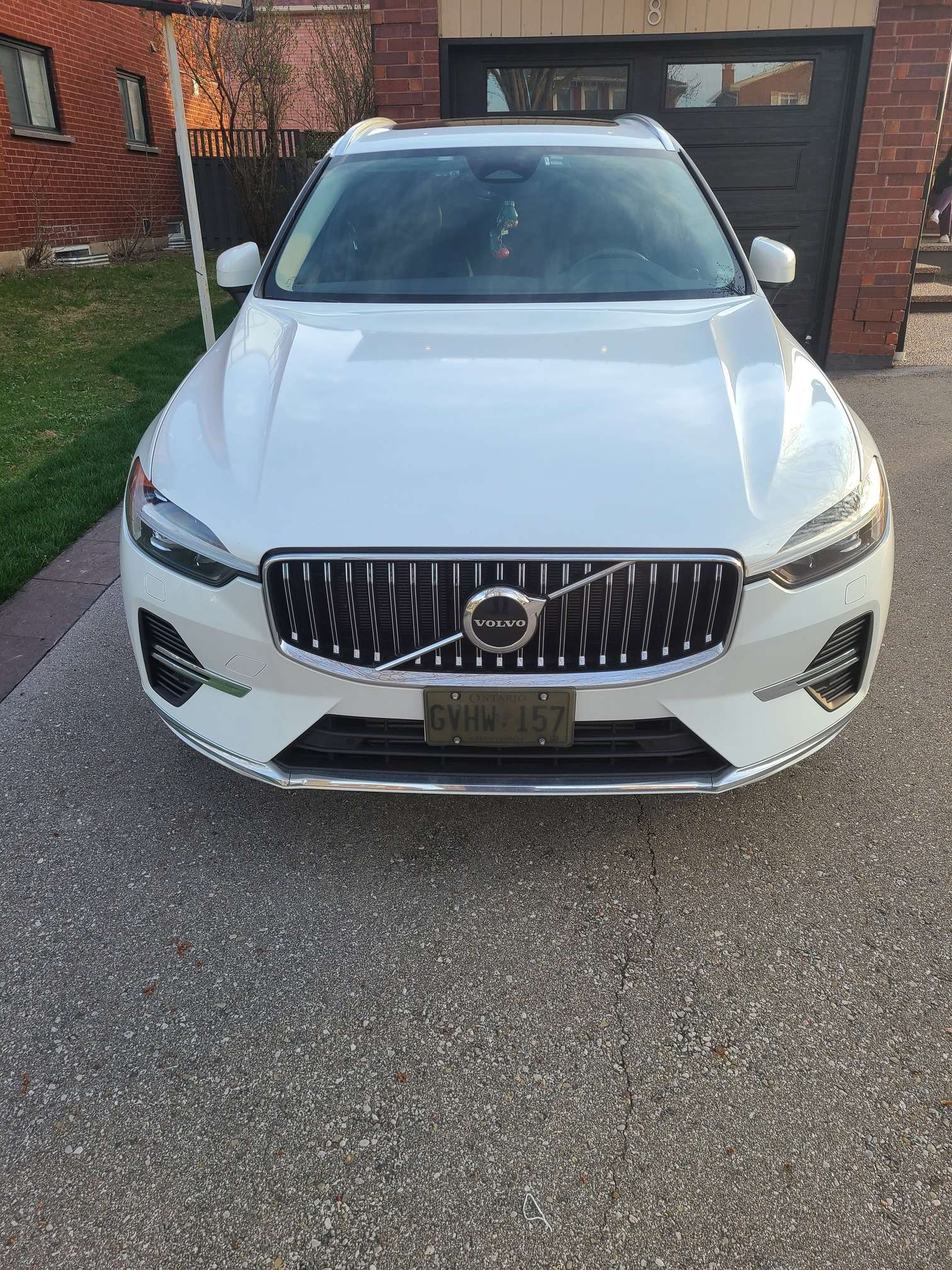 2023 Volvo XC60 T8 Core Bright alt 2