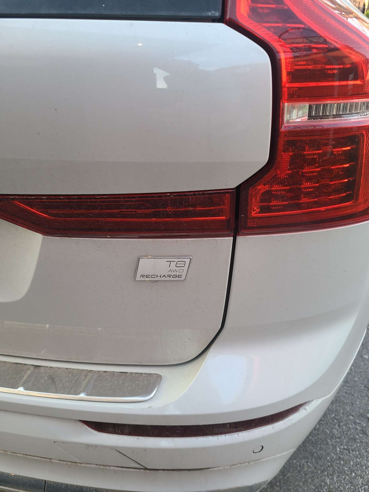 2023 Volvo XC60 T8 Core Bright alt 5