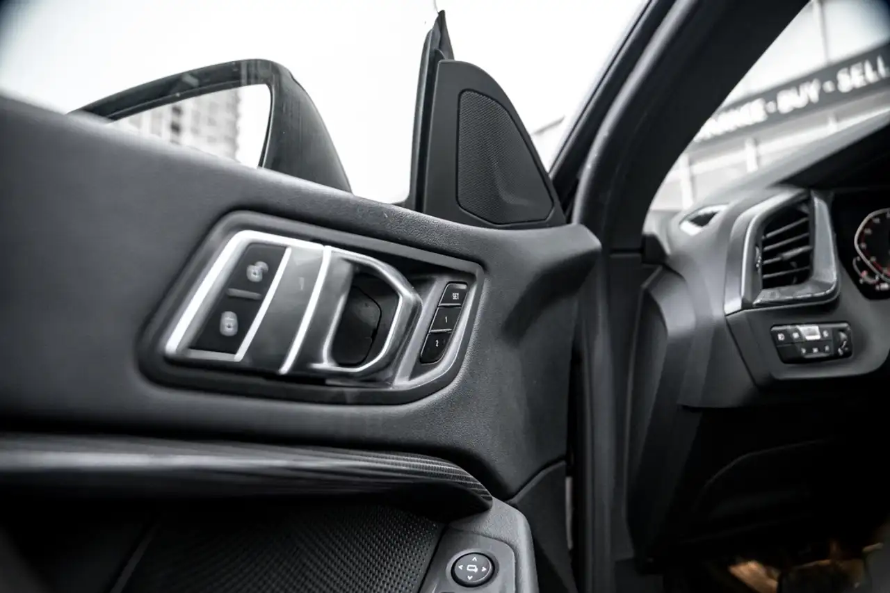 BMW 2 Series снимка BMW 2 Series