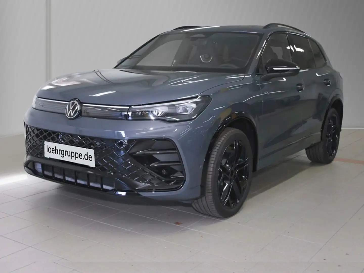 Volkswagen Tiguan R-Line 2,0 l TDI SCR 4MOTION 7-Gang-DSG Grau - 2