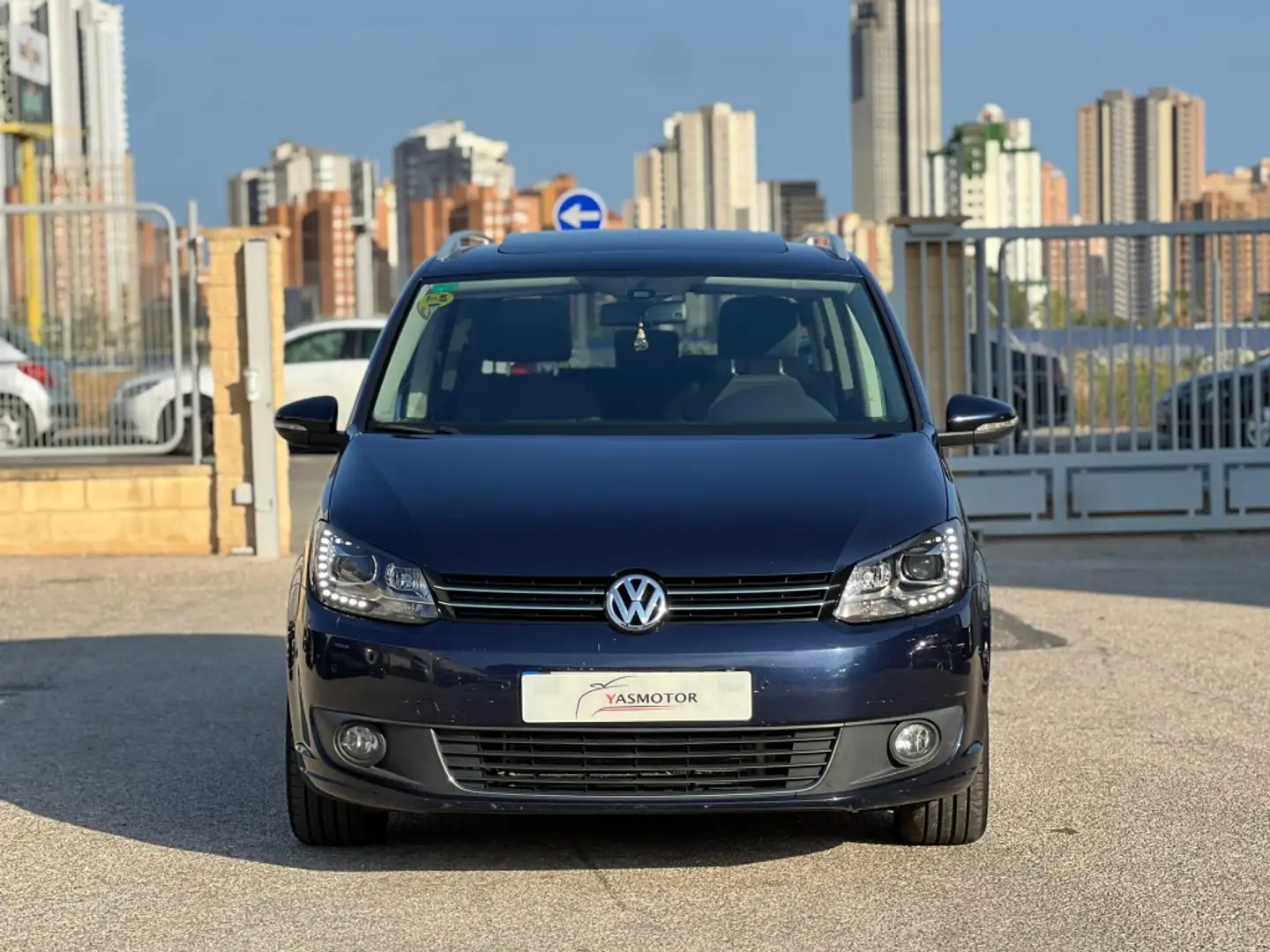 Volkswagen Touran 1.6TDI Business DSG 105 Azul - 2