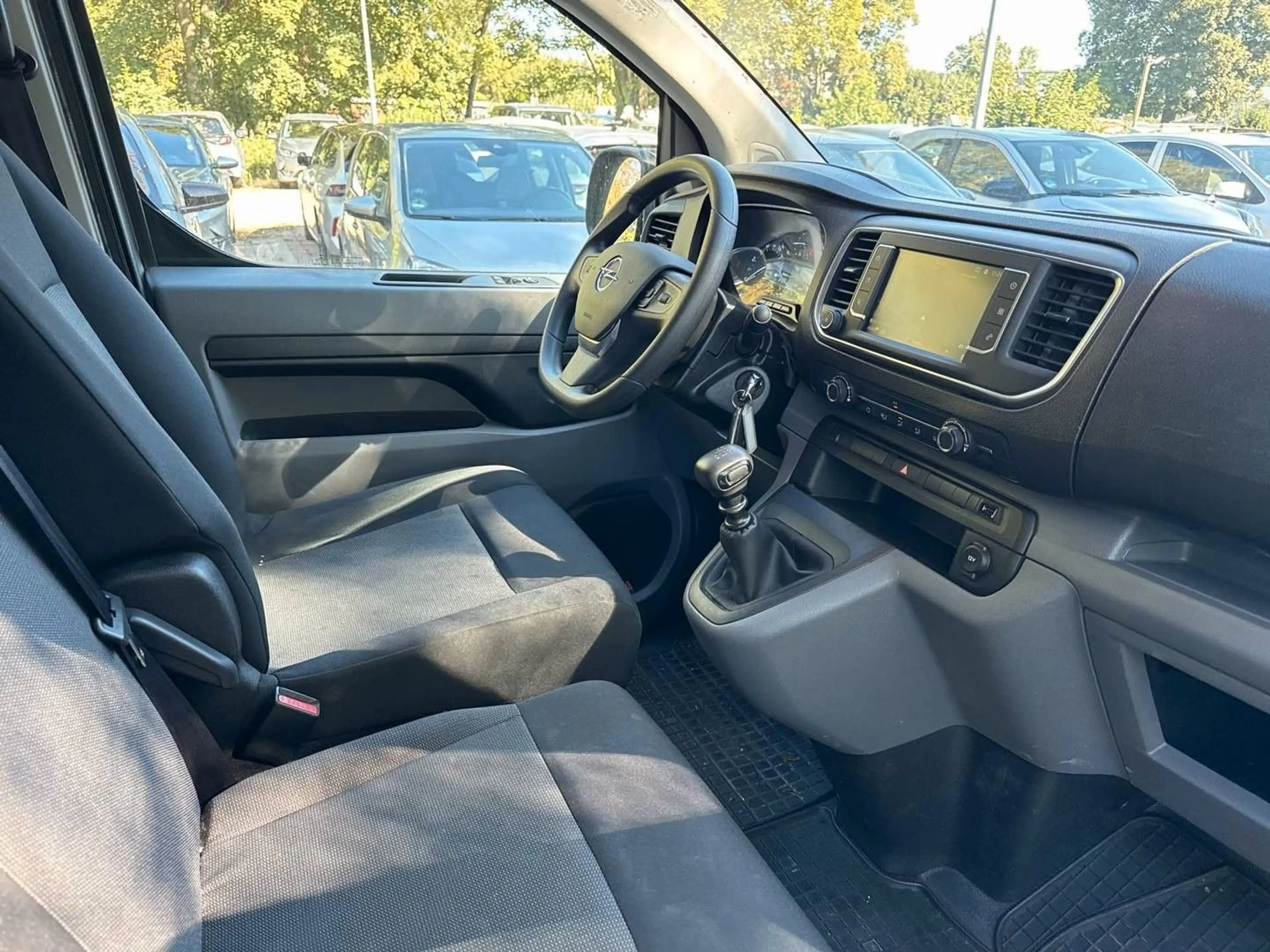 Opel Vivaro Kombi L 2,0 Diesel — photo 6