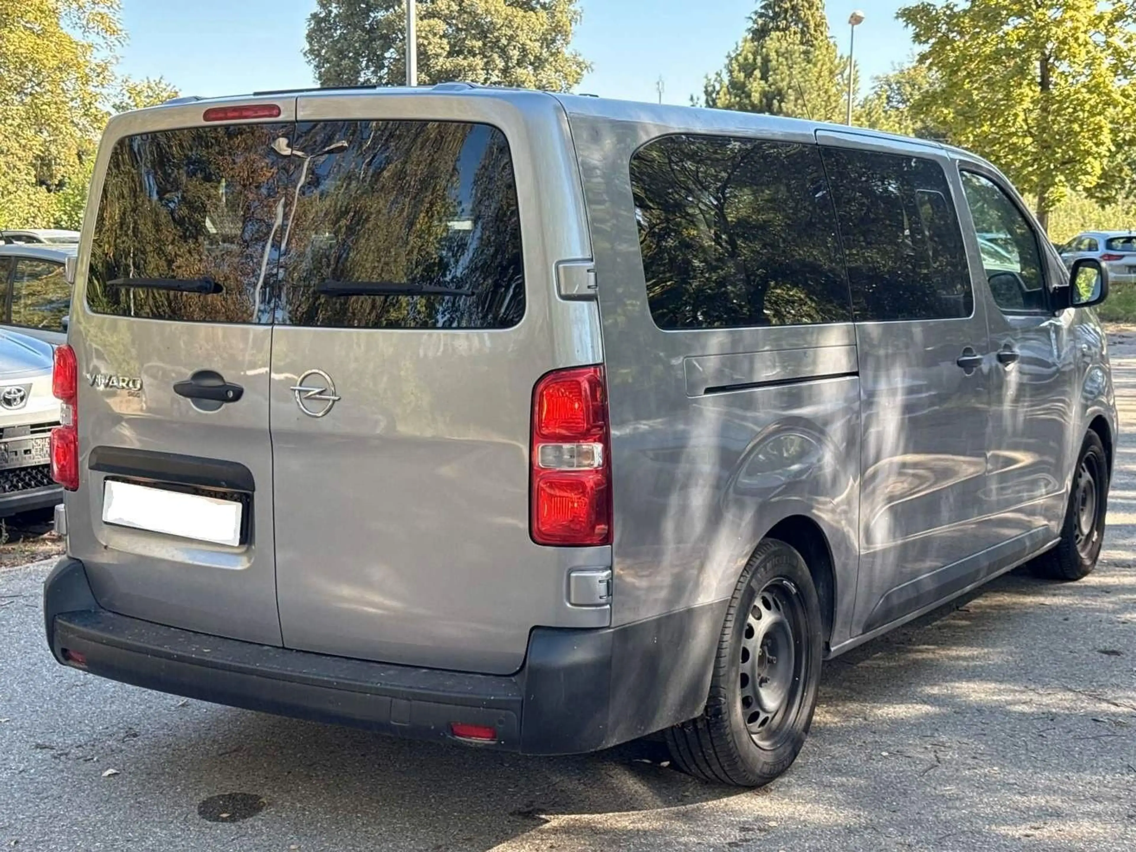 Opel Vivaro Kombi L 2,0 Diesel — photo 3