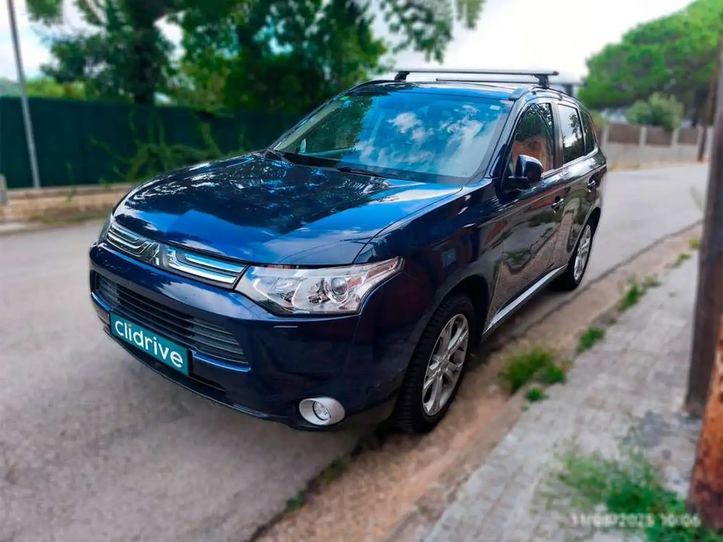 Mitsubishi Outlander 220DI-D Kaiteki AT 4WD Azul - 2
