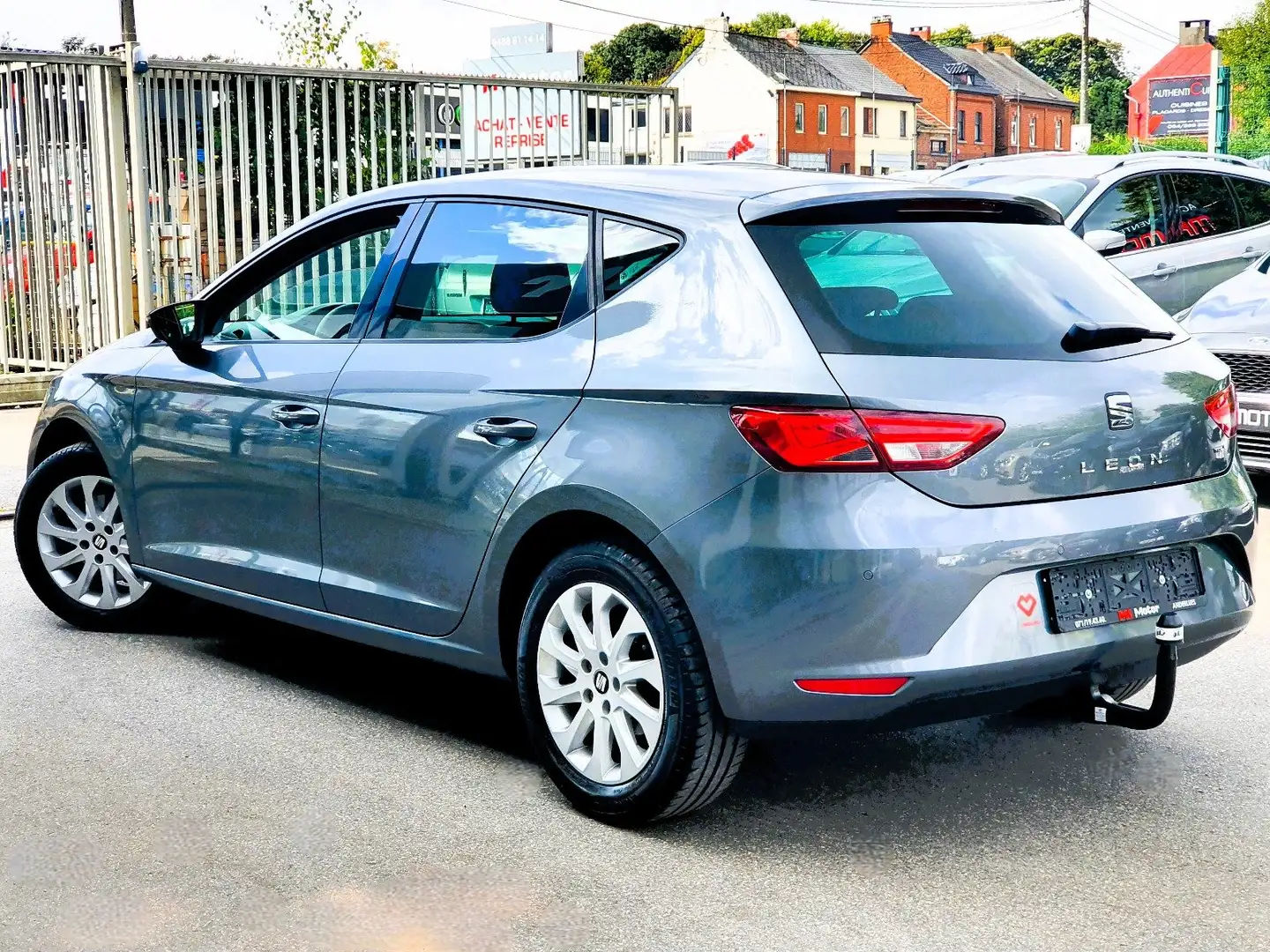SEAT Leon 🟢1.6 TDi 105CV - 1ER PROPRI - FULL CARNET - GPS Gris - 2