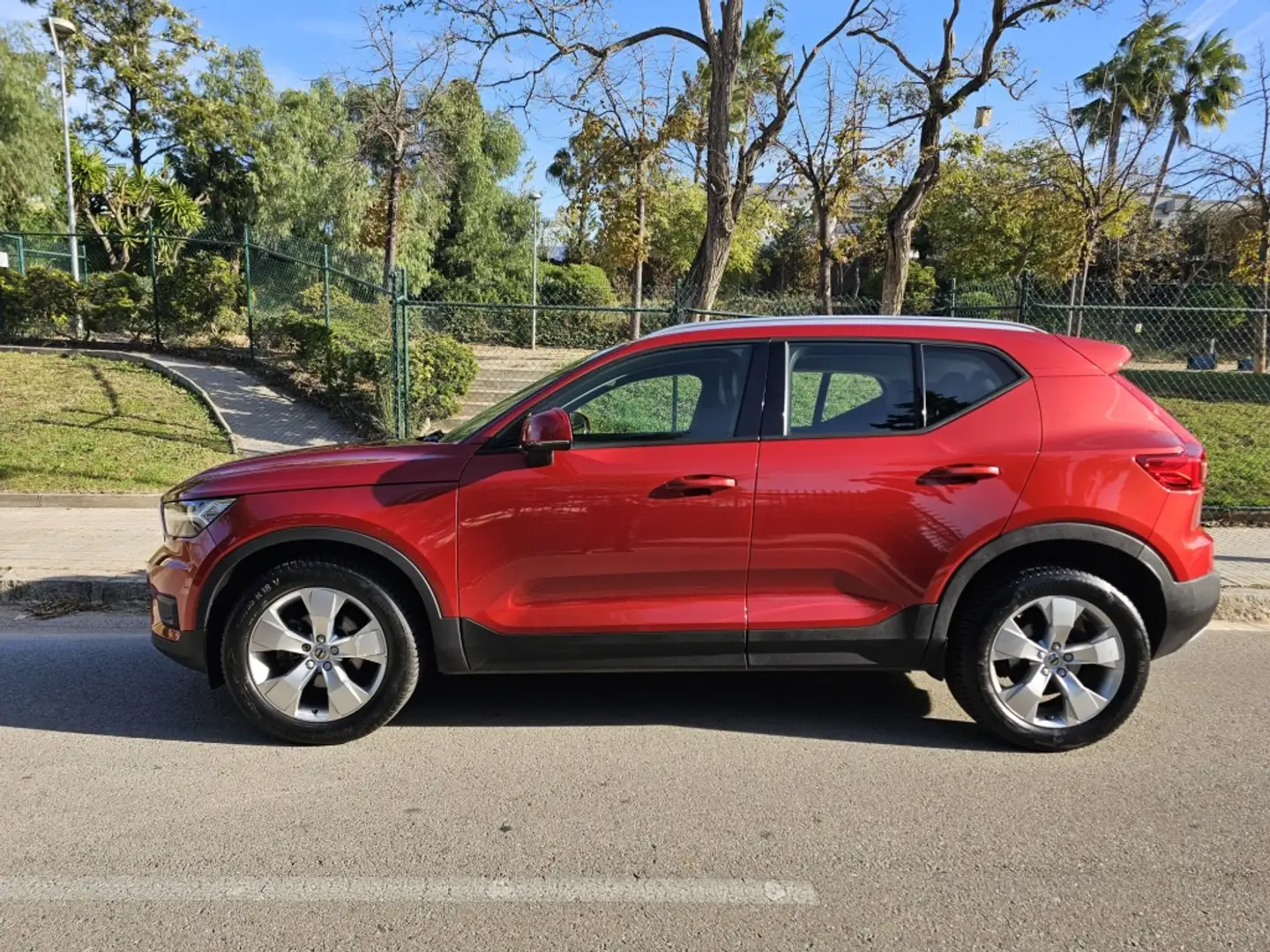 Volvo XC40 D3 Momentum Premium Edition Aut. Mauve - 1