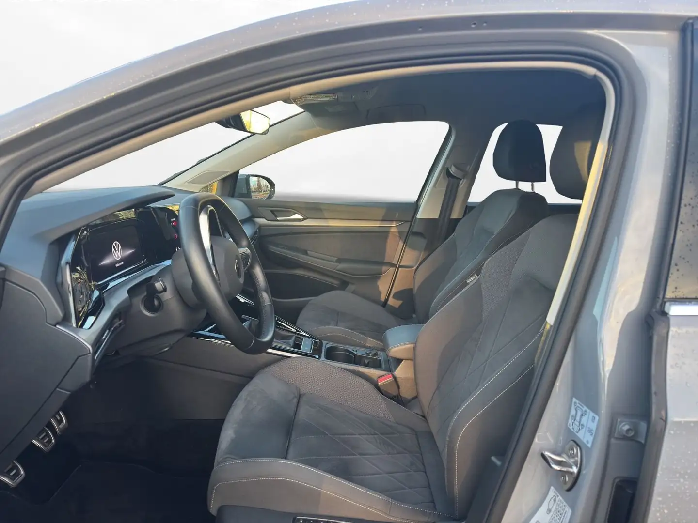 Volkswagen Golf VIII 1.5 TSI Style Navi Kamera SiHz Licht & Grau - 2
