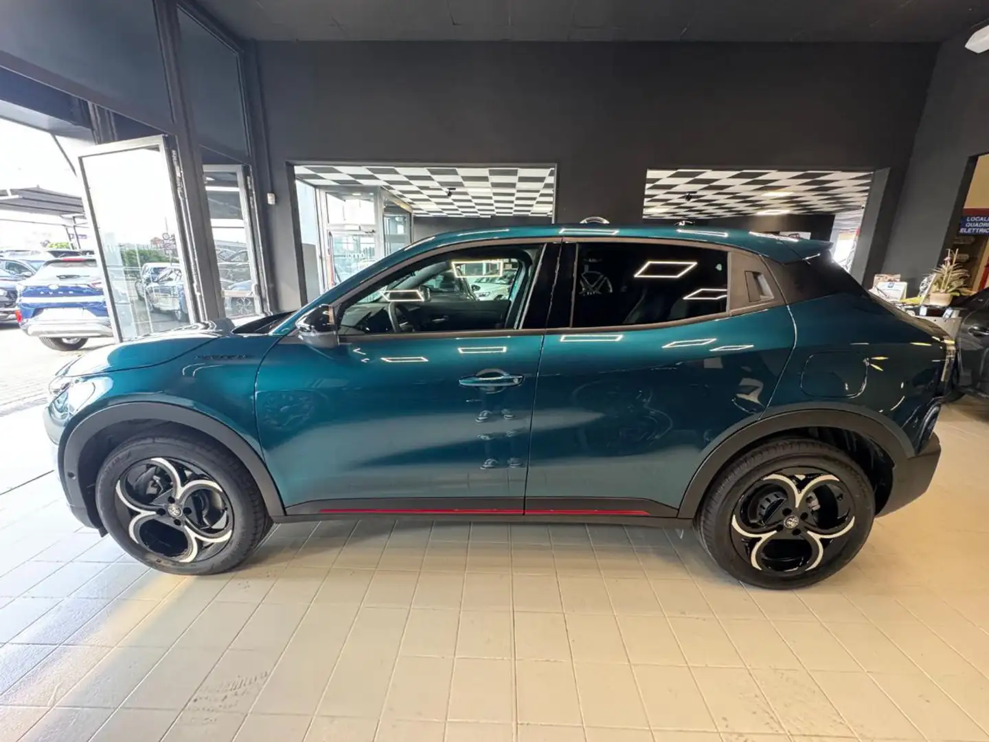 Alfa Romeo Junior 1.2 136 CV Hybrid eDCT6 Speciale Verde - 2