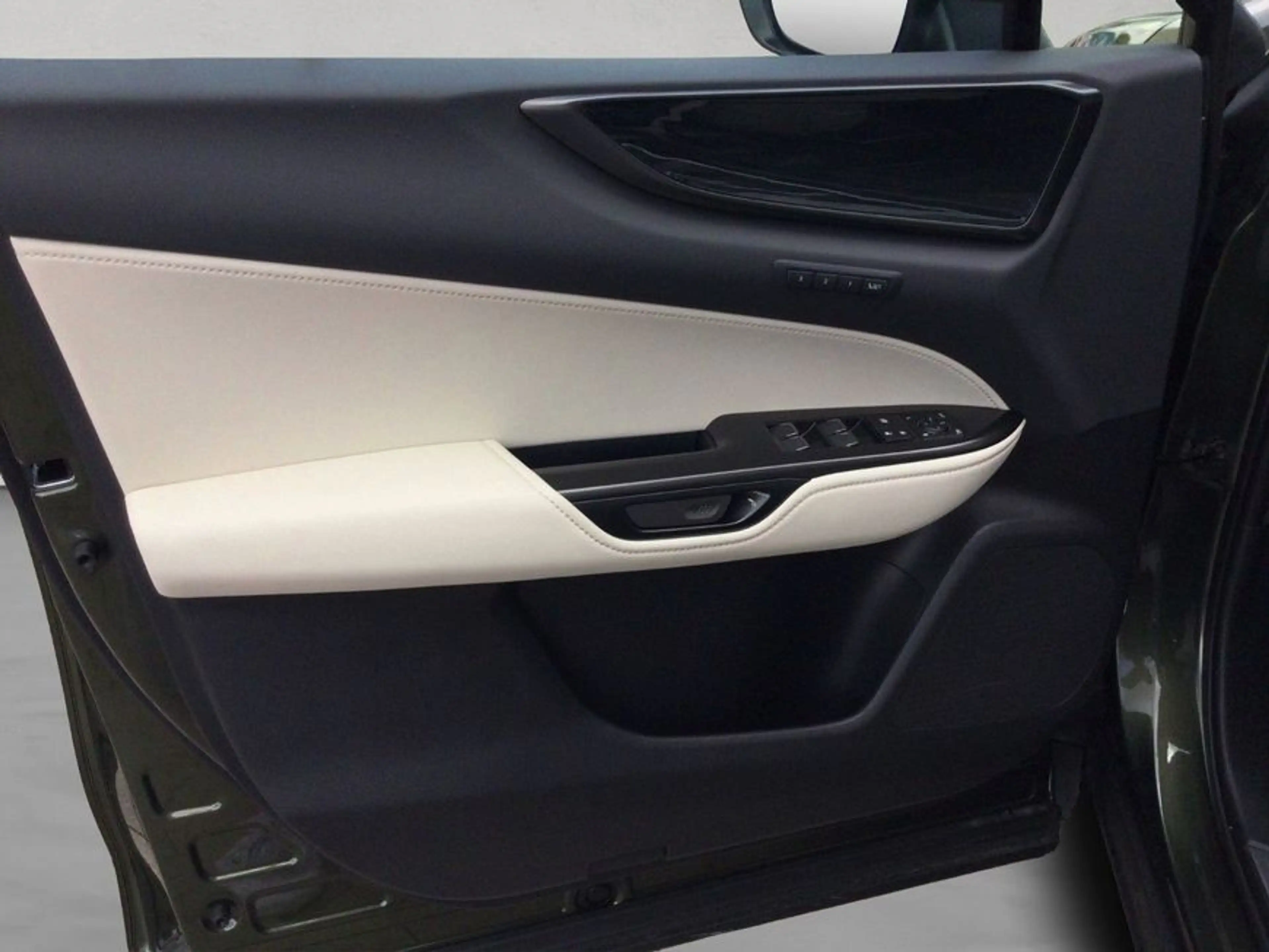 Lexus NX350h 4x4 Executive Alle Extras Modeljahr 26 — photo 15