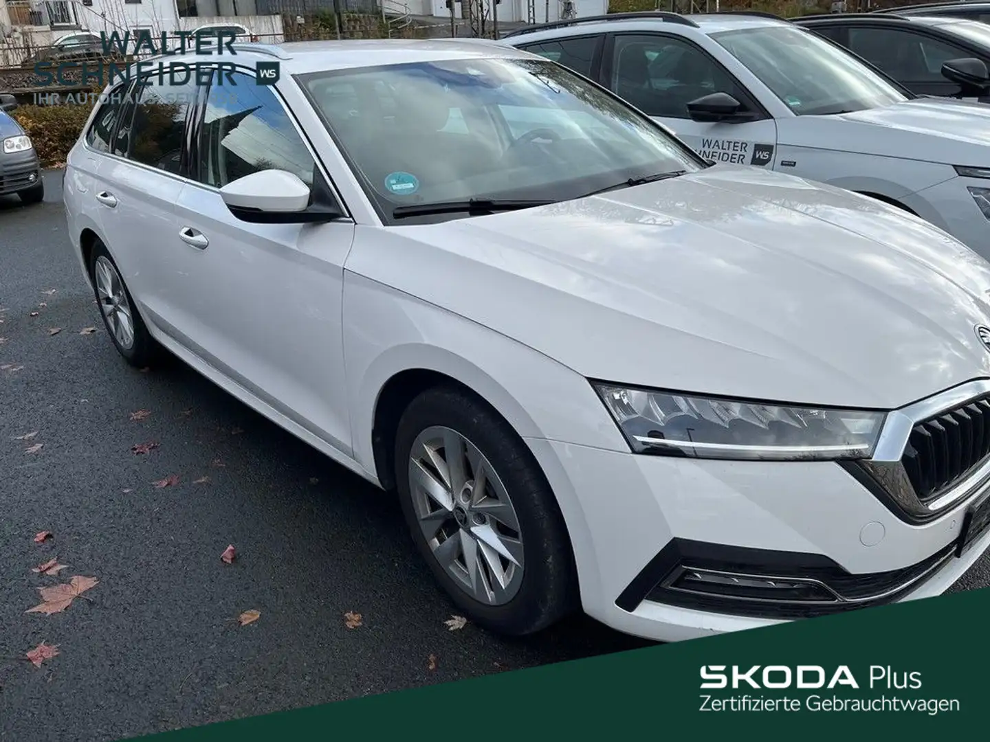 Skoda Octavia Combi 2.0 TDI DSG Style Navi LED AHK Weiß - 1