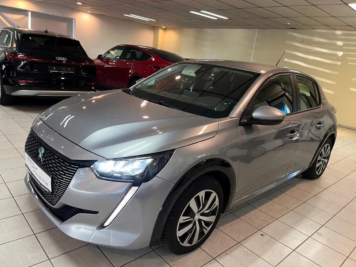 Peugeot e-208 +R-Kamera+LED+Delle in Tür hinten rechts Grau - 2