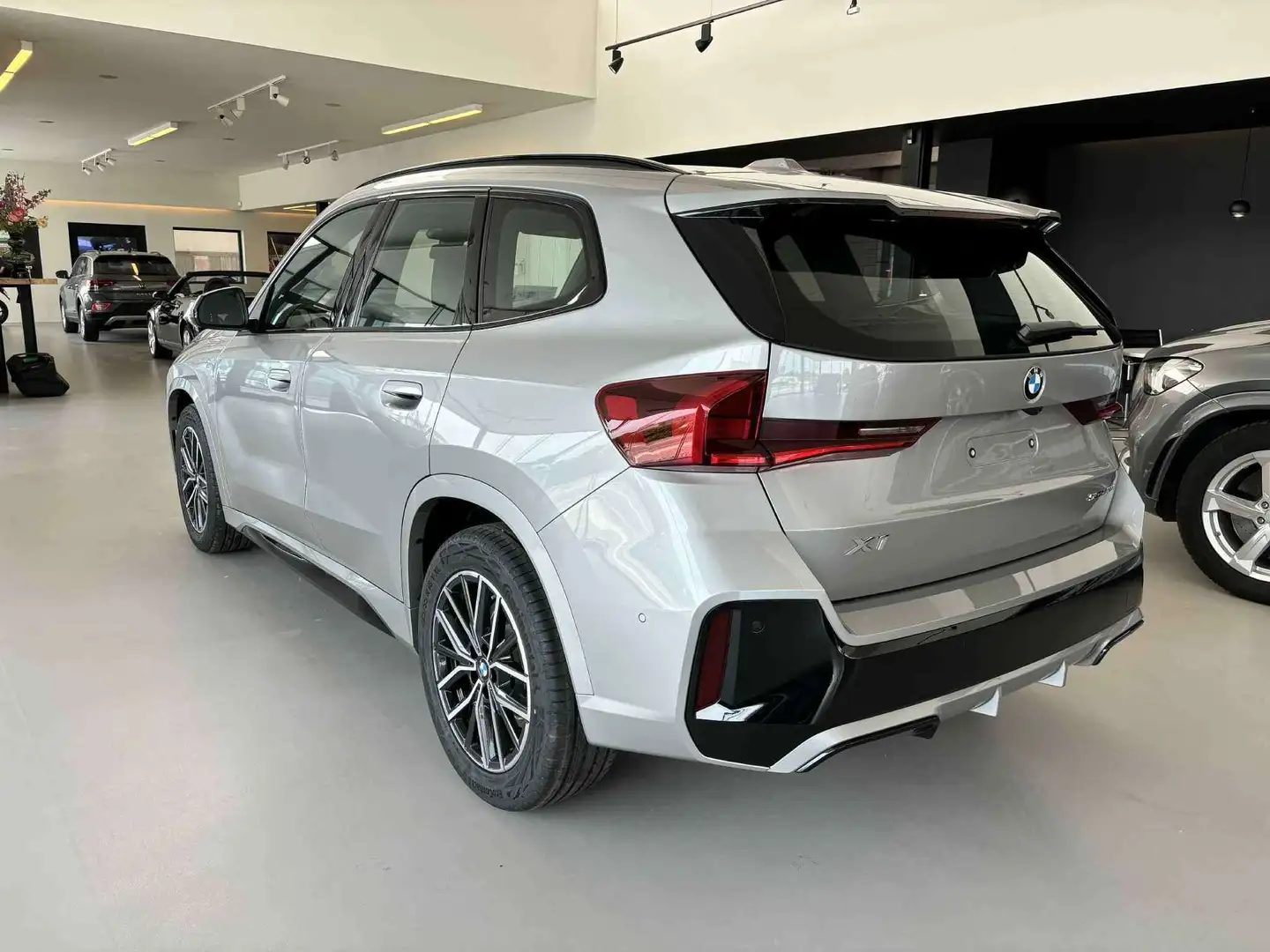 BMW X1 sDrive18iA M PAKKET Argent - 2
