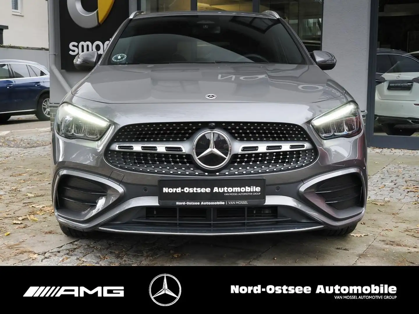 Mercedes-Benz GLA 200 AMG AMBIENTE KEYLESS NAVI KAMERA MBUX Grau - 2