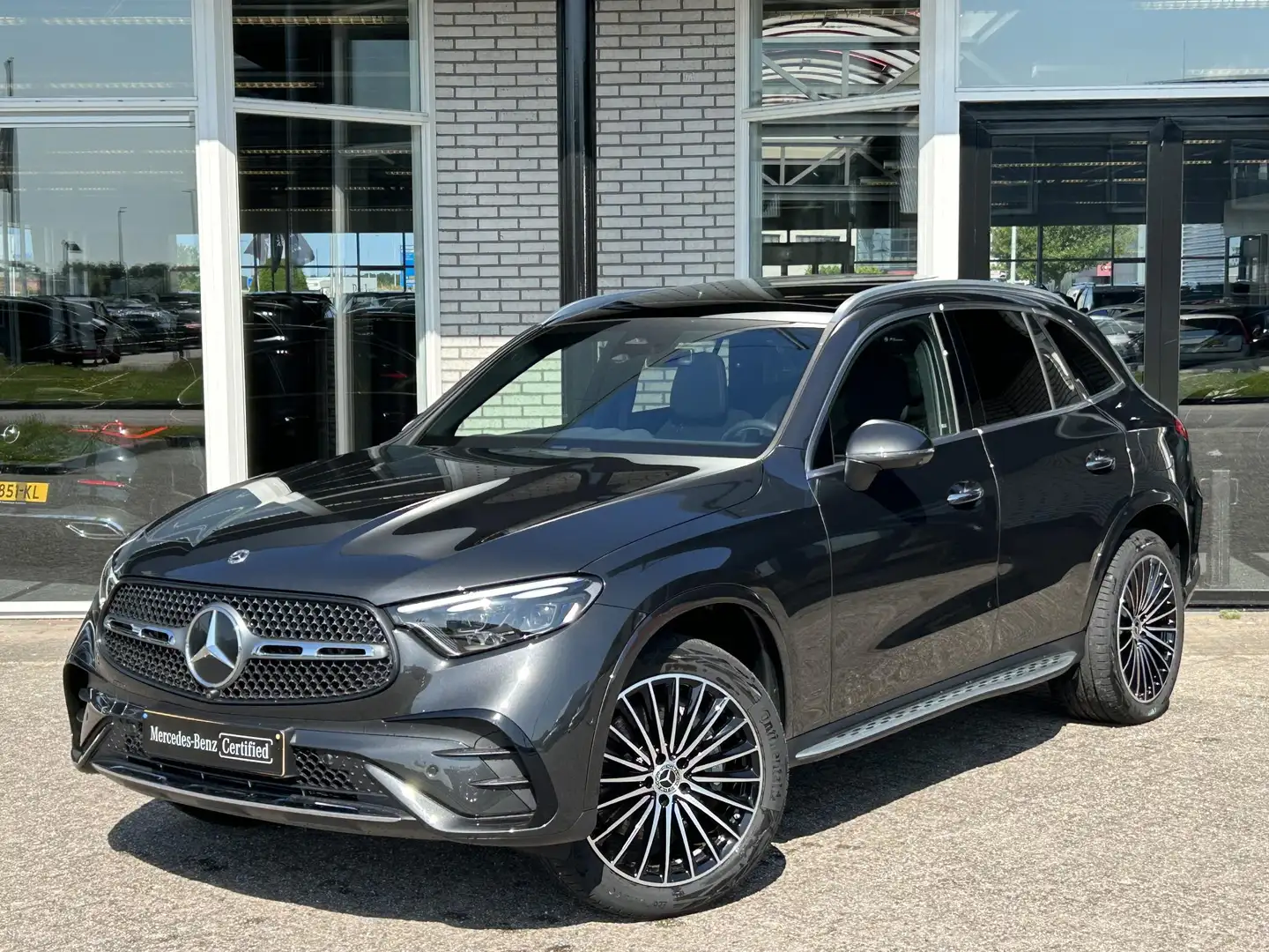 Mercedes-Benz GLC 300 300e 4MATIC AMG | Trekhaak | Panoramadak Gris - 2