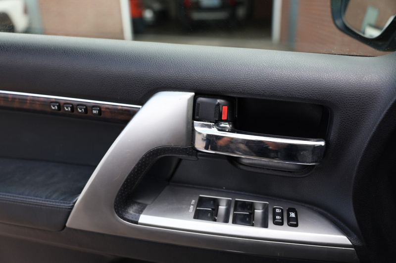 Toyota Land Cruiser 4.5 EXECUTIVE A/T 7 SITZ MARGE ( ENGINE IS BROKEN — photo 14