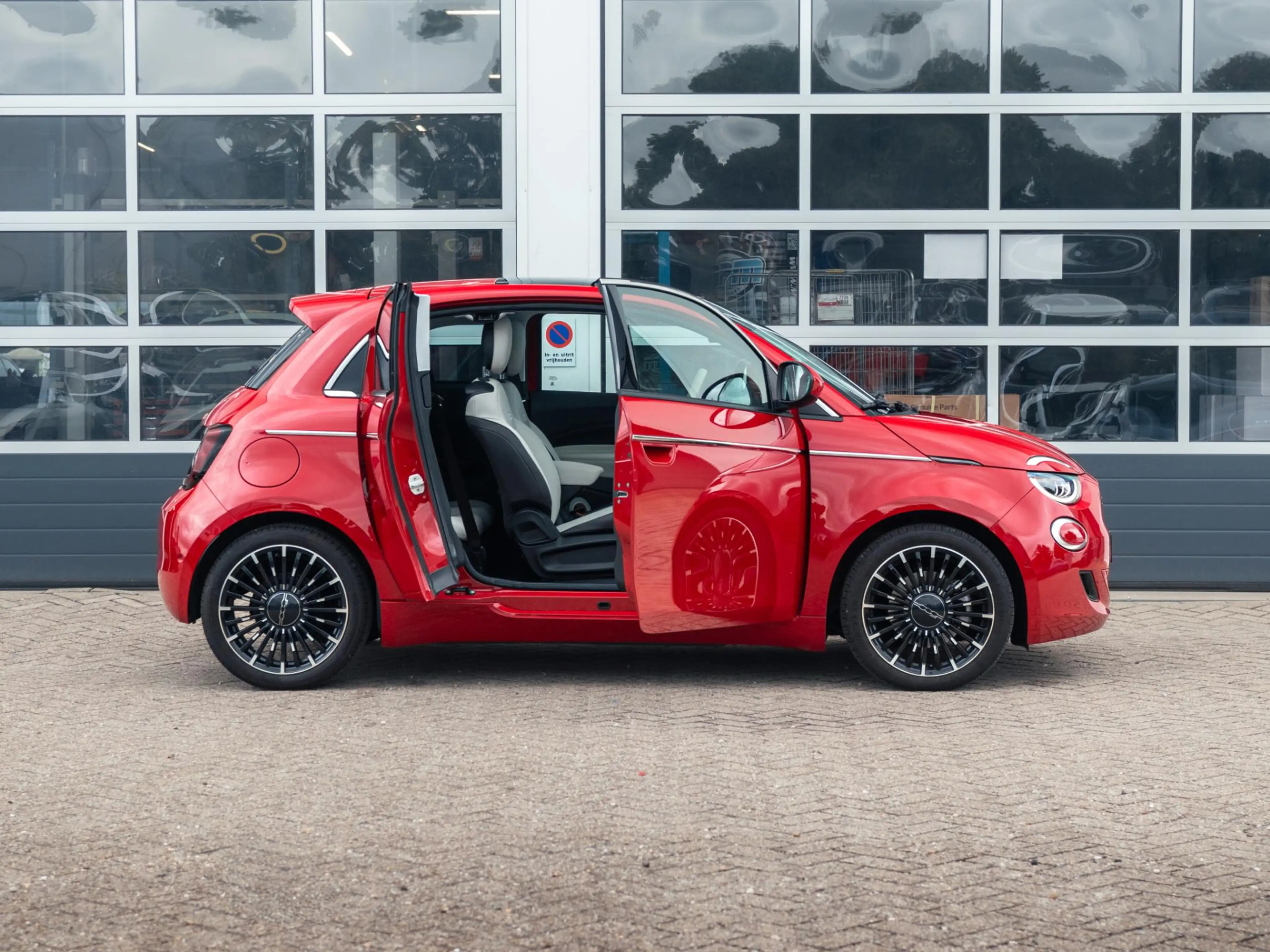 Fiat 500 3+1 La Prima 42 kWh | Panodak l Camera l — photo 5