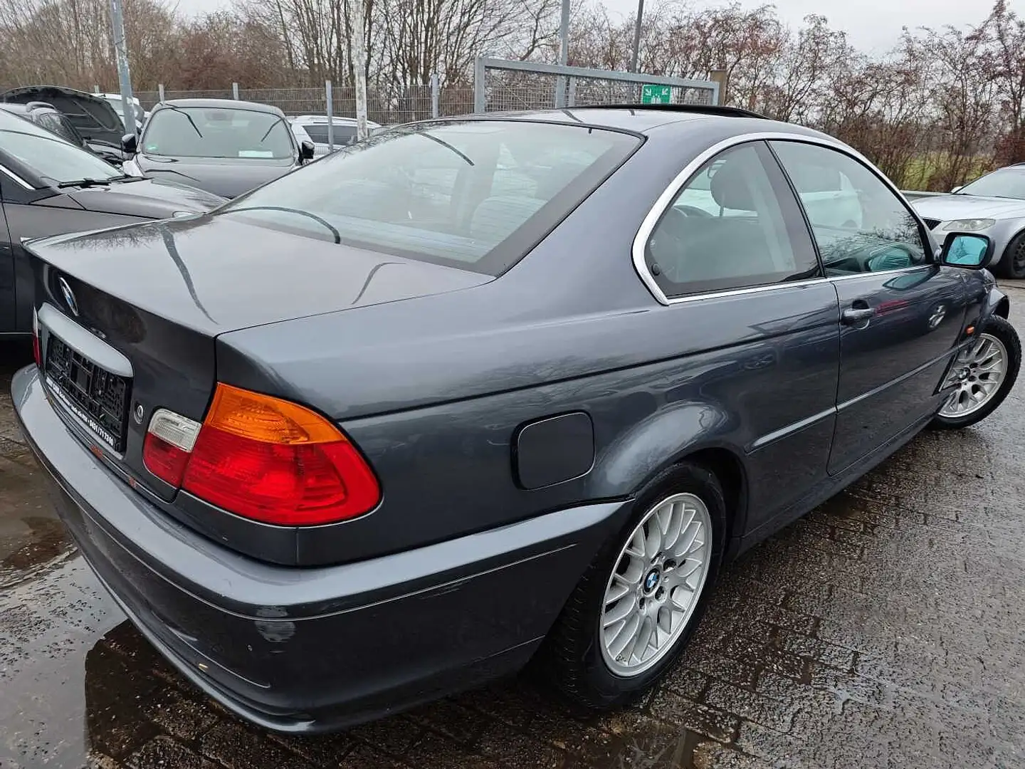 BMW 320 Ci Grau - 2