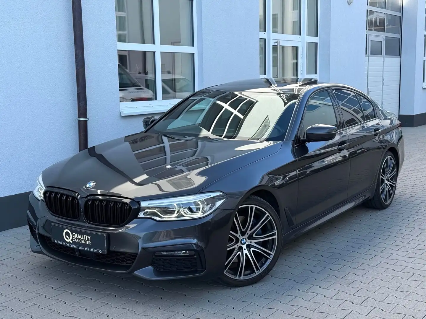 BMW 530 d xDrive M Sport *VOLL*ACC*STANDH*SHD*360°KA Grijs - 2