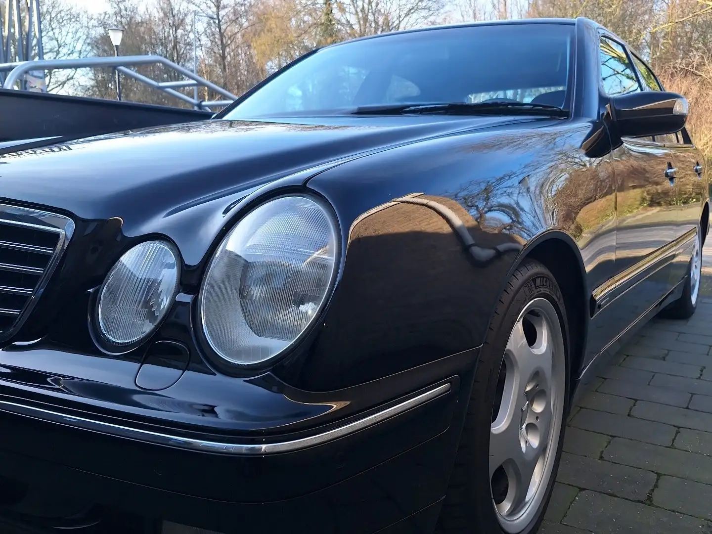 Mercedes-Benz E 240 Avantgarde Noir - 1