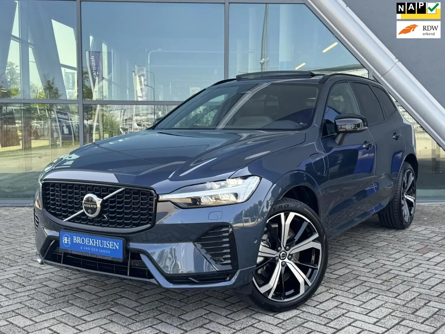 Volvo XC60 2.0 T6 Plug-in hybrid AWD Plus Dark LONGE RANGE 39 Blauw - 1