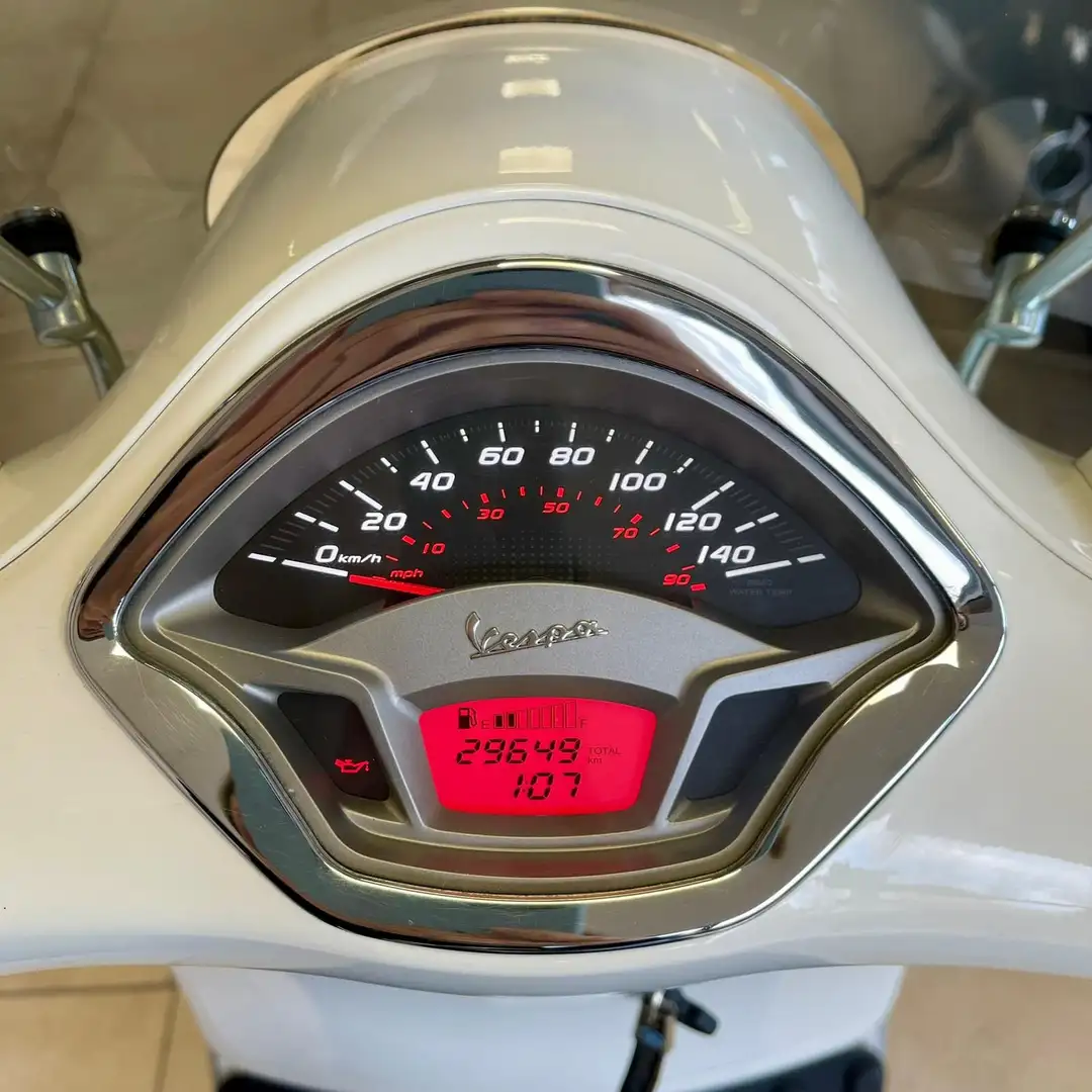 Vespa GTS 300 - 2