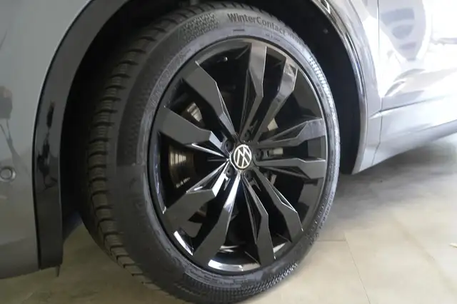 Volkswagen Touareg view 11