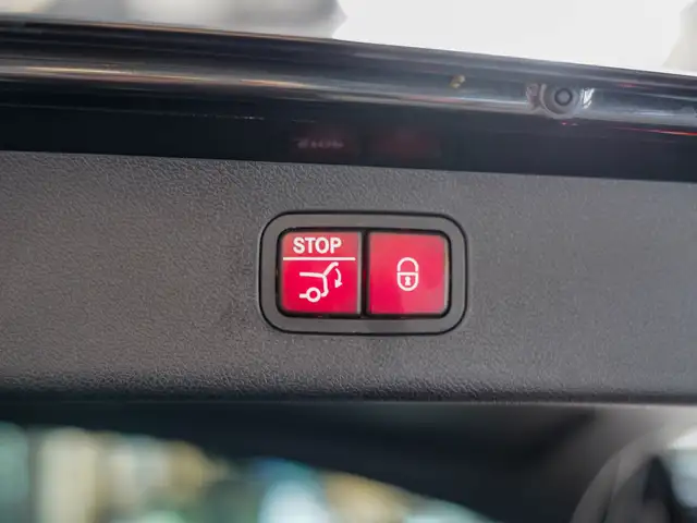 Mercedes-Benz E-Class view 12