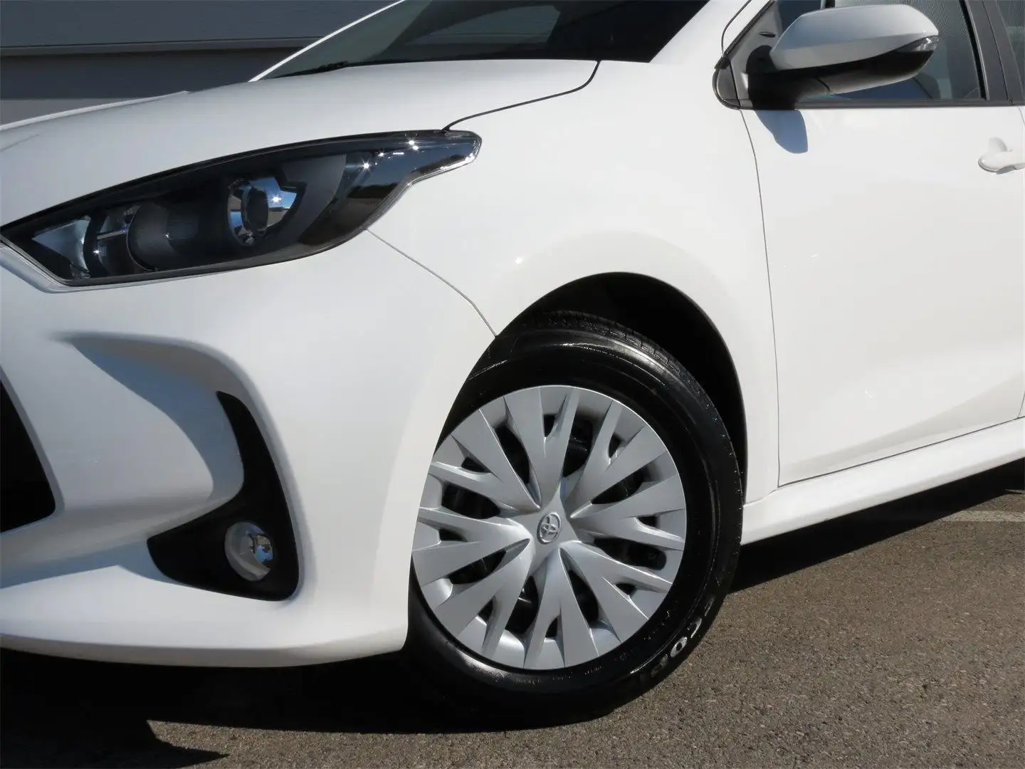 Toyota Yaris - 1,0 l Benzin, 5-türig Active Blanc - 2