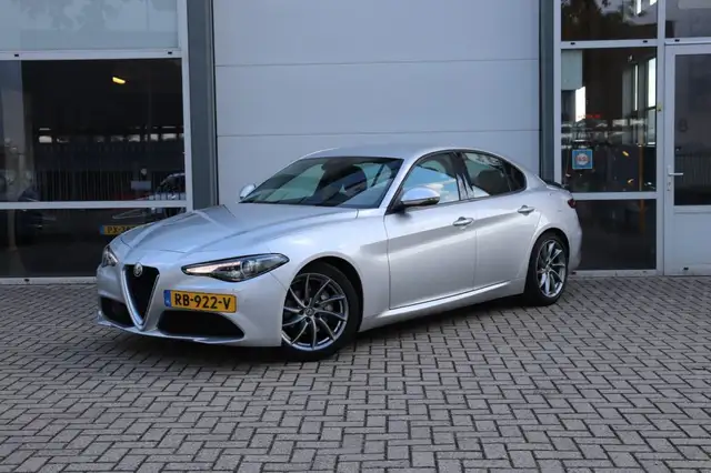 Alfa Romeo Giulia 2.0T SUPER AUT/ORIG.NL/A.CarPlay/Ad.Cruise/Stuur&S