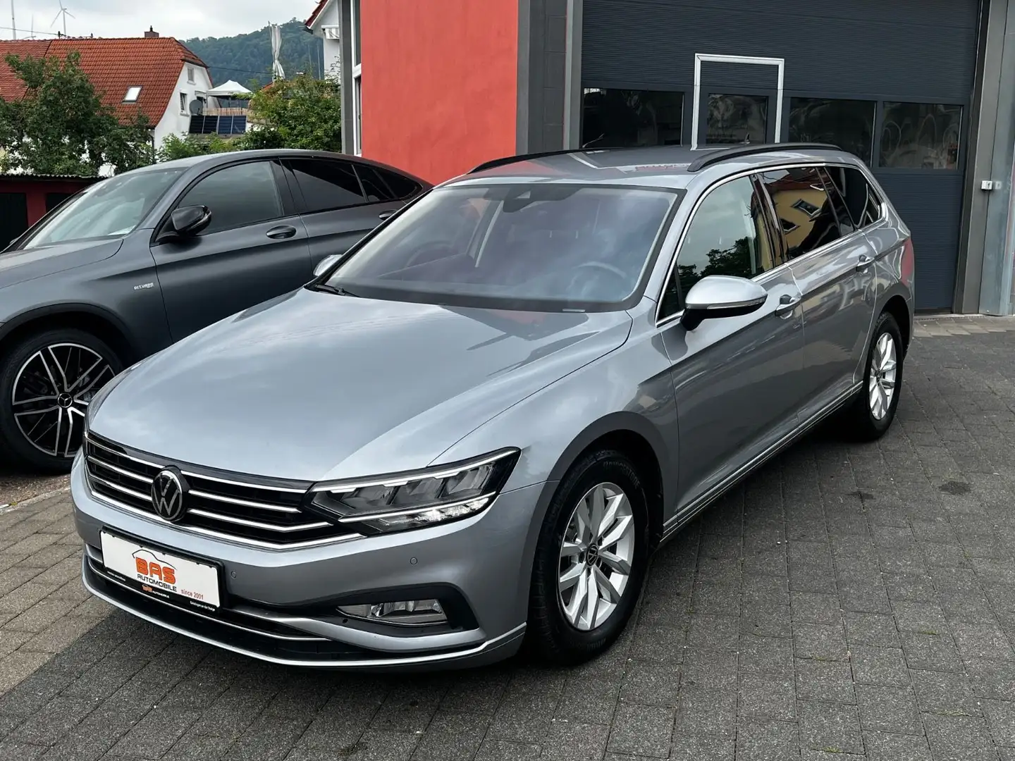 Volkswagen Passat Variant 2.0TDI Business*NAVI*LED*AHK*KAM Argent - 1