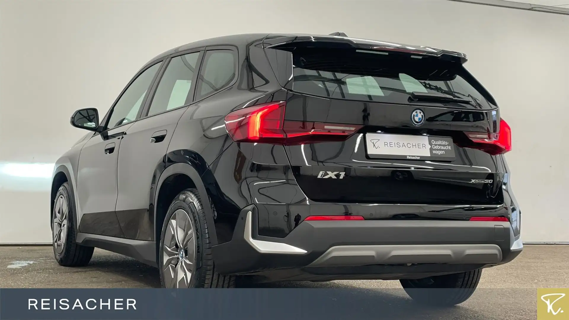 BMW iX1 IX1 A XDRIVE30 AHK,Autom Schwarz - 2