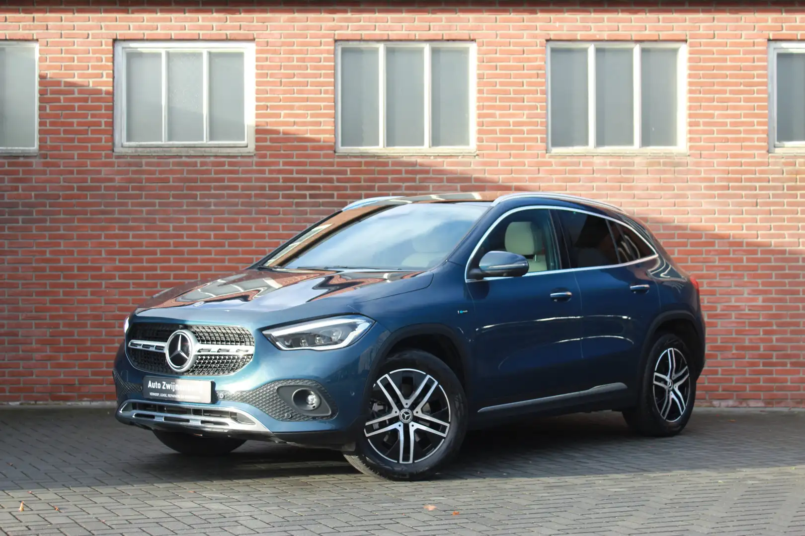 Mercedes-Benz GLA 250 e Progressive | Pano | Distronic | Memory | Blauw - 1