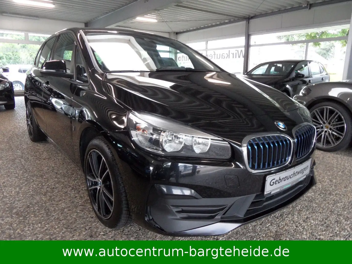 BMW 225 225 xe iPerformance Active Tourer Aut. Schwarz - 2