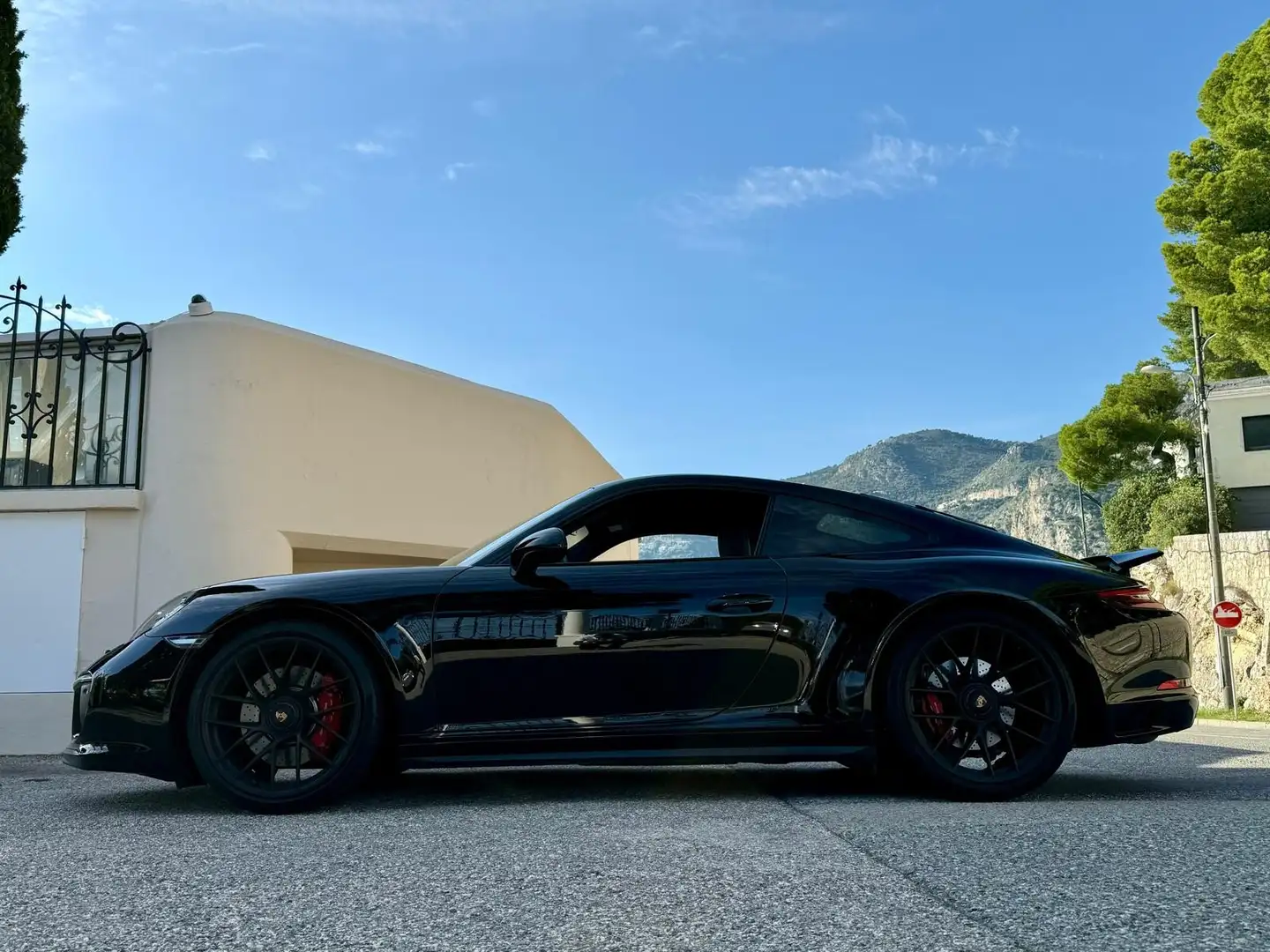 Porsche 911 GTS PDK Negro - 2