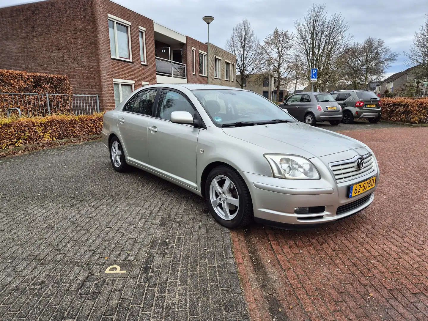 Toyota Avensis 1.8 VVTi Linea Sol Grijs - 2