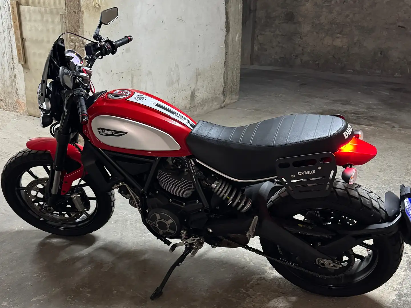 Ducati Scrambler Icon red 800 Roşu - 2