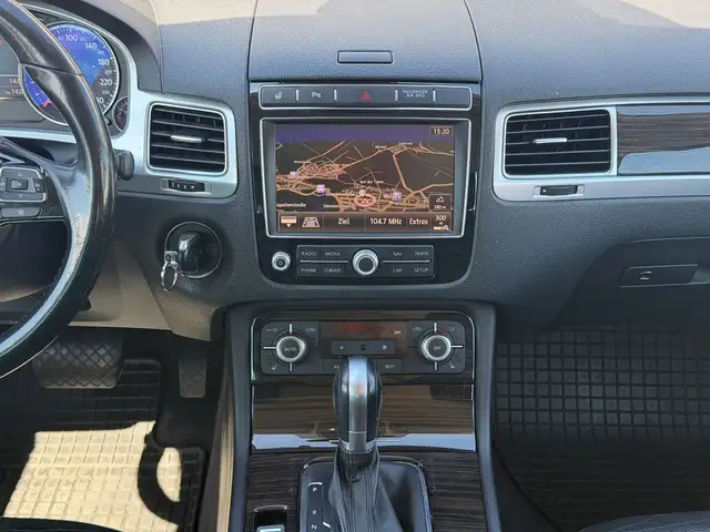 Volkswagen Touareg view 23