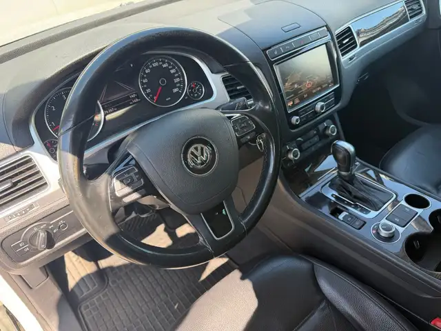 Volkswagen Touareg view 12
