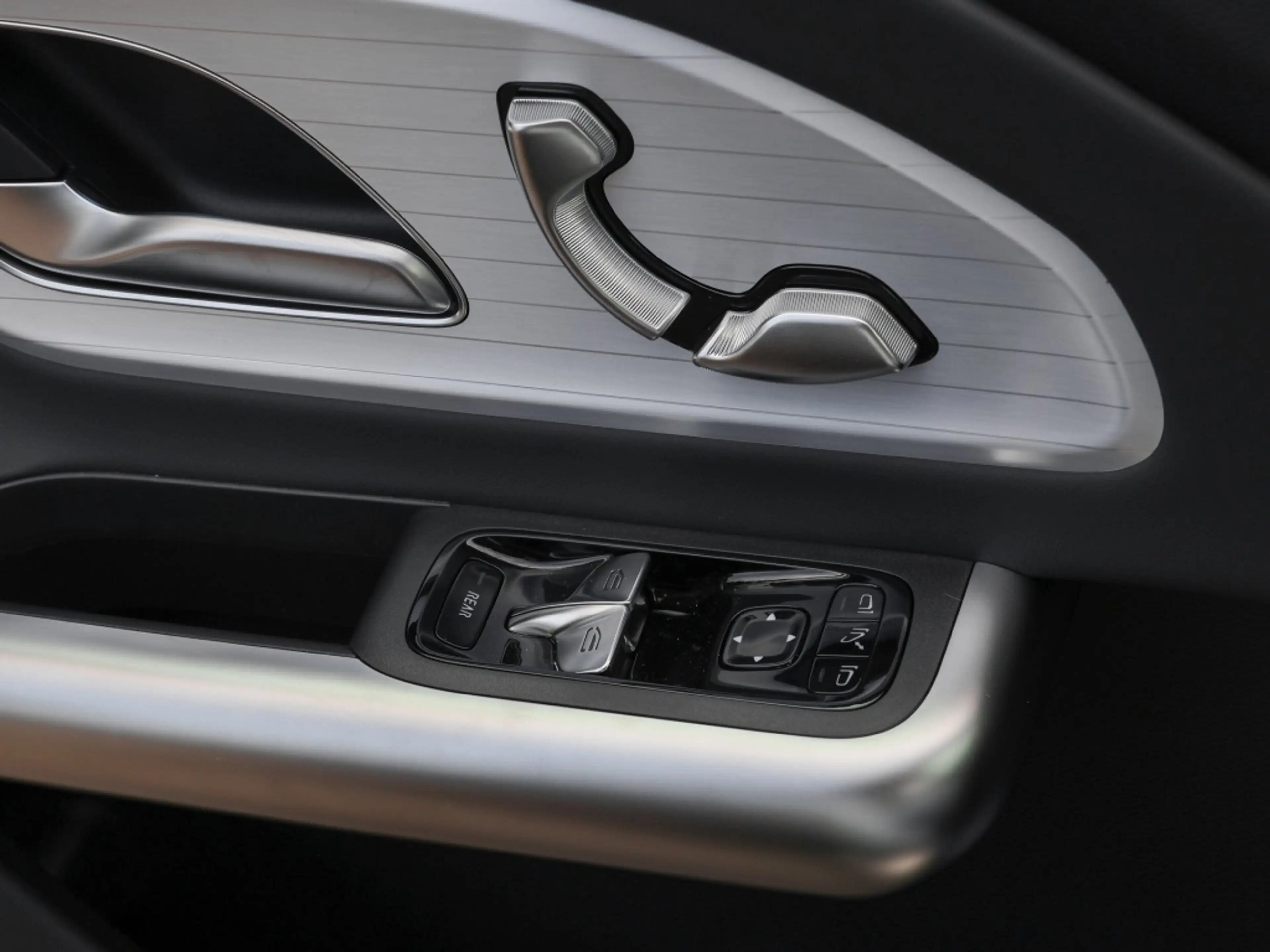 Mercedes-Benz GLB 200 Pano+Progressive+Super+MLB+Memo+Night — photo 15