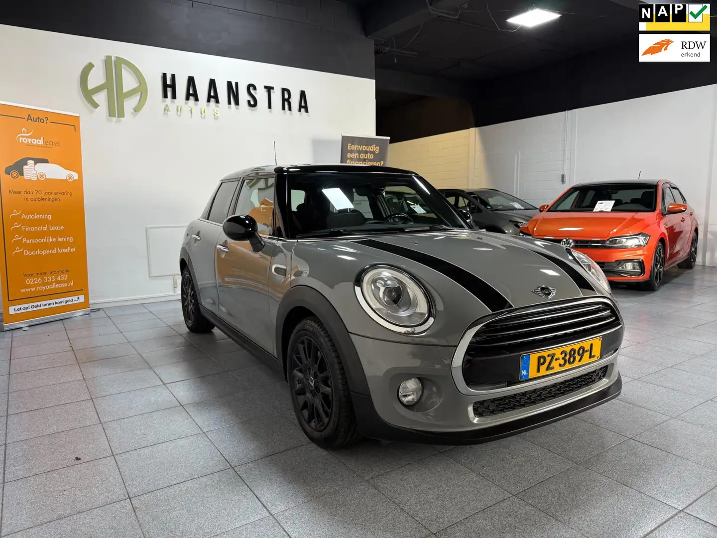 MINI Cooper Mini 1.5 Serious Business Navi, 136 PK , 57.602 KM Grijs - 1