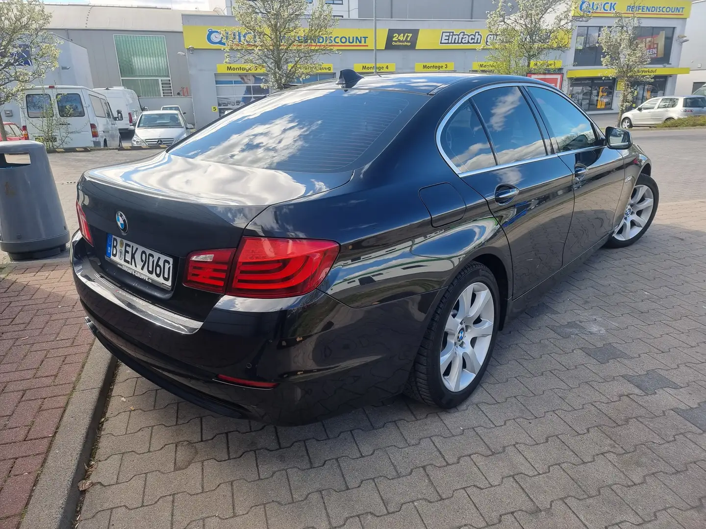 BMW 525 525d Aut. Schwarz - 2