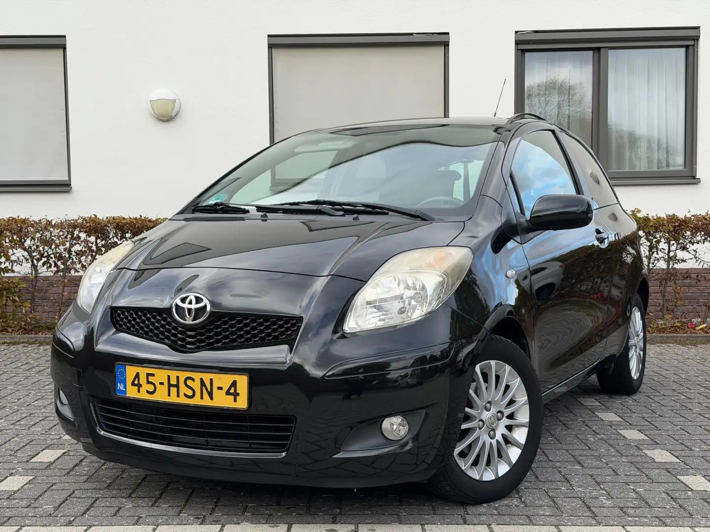 Toyota Yaris 1.3 VVTi Dynamic NAP APK AIRCO 1e EIGENAAR Zwart - 2