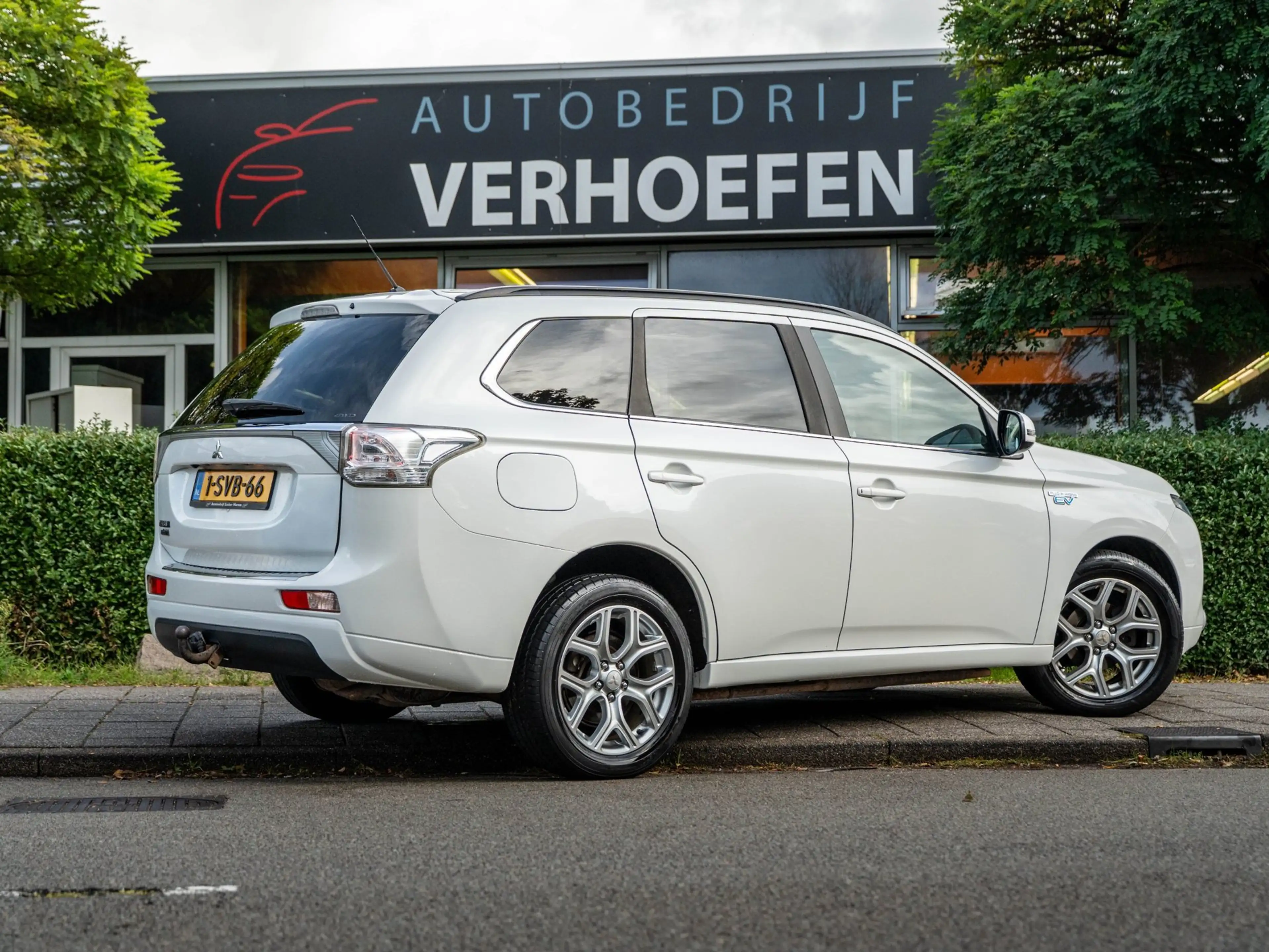 Mitsubishi Outlander 2.0 PHEV Instyle+ PANORAMADAK - ACC - CAMERA - STO — photo 8