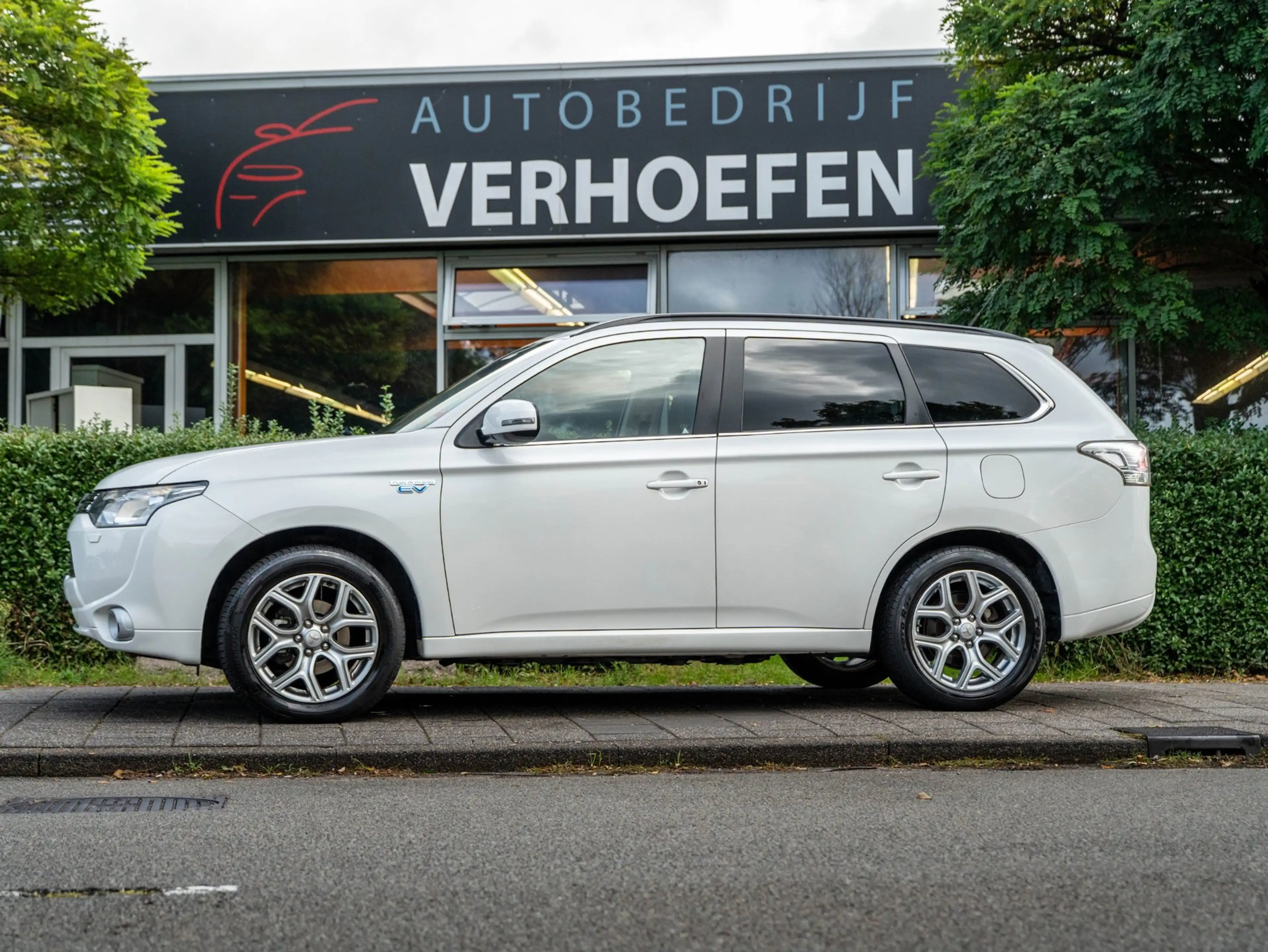 Mitsubishi Outlander 2.0 PHEV Instyle+ PANORAMADAK - ACC - CAMERA - STO — photo 13