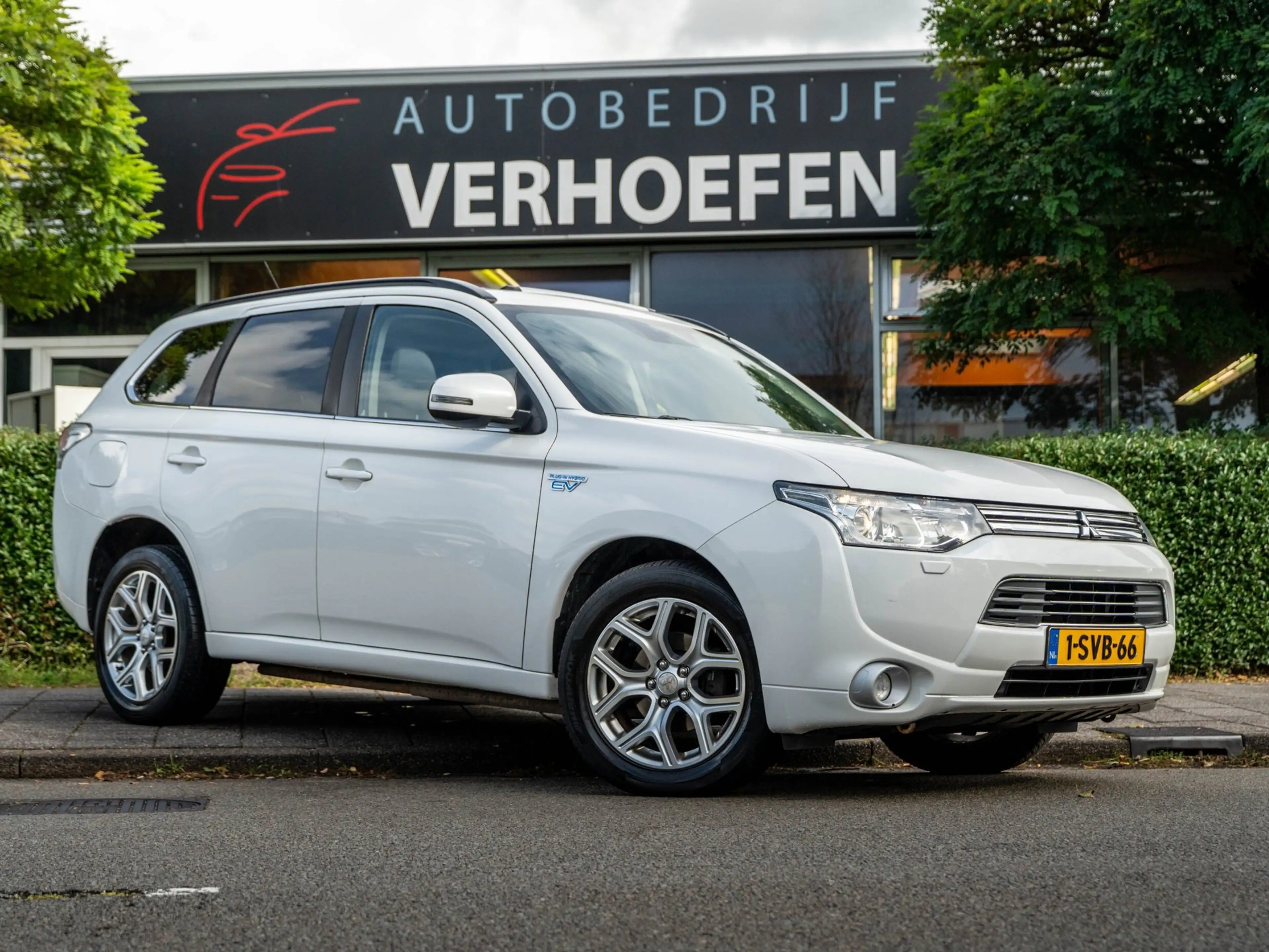 Mitsubishi Outlander 2.0 PHEV Instyle+ PANORAMADAK - ACC - CAMERA - STO — photo 6