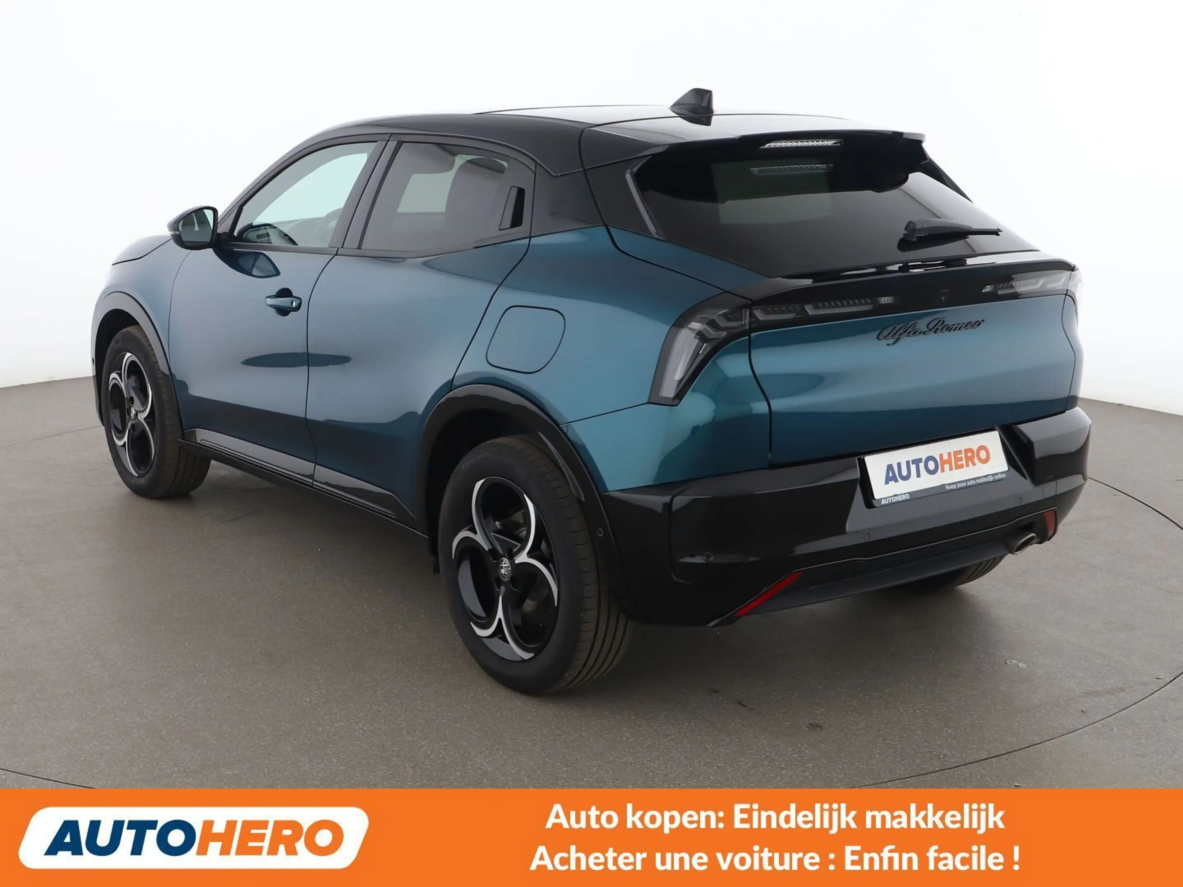 Alfa Romeo Junior 1.2 VGT Mild-Hybrid Q4 — photo 4