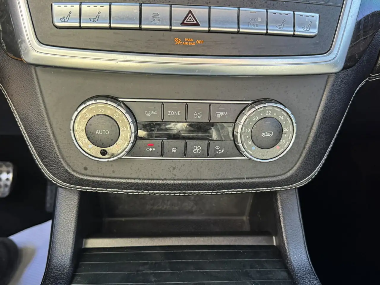 Mercedes-Benz M-Class снимка Mercedes-Benz M-Class