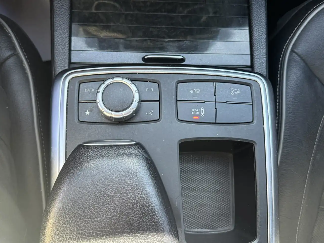 Mercedes-Benz M-Class снимка Mercedes-Benz M-Class