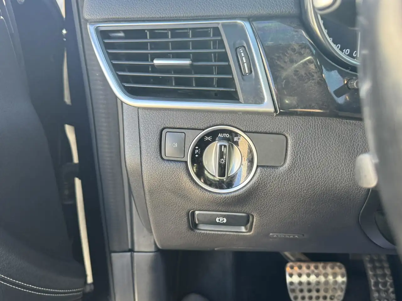 Mercedes-Benz M-Class снимка Mercedes-Benz M-Class